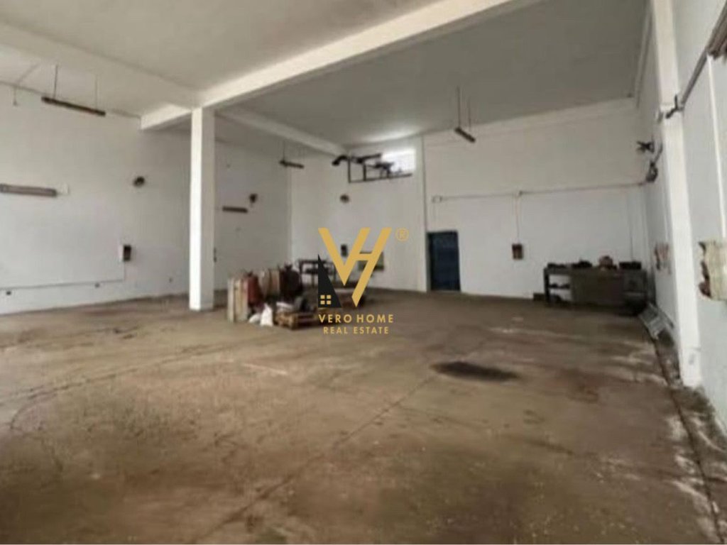 JEPET MAGAZINE 2.721 M2 ME QERA TE AUT.TR-DR KM 5, 3.000 EURO