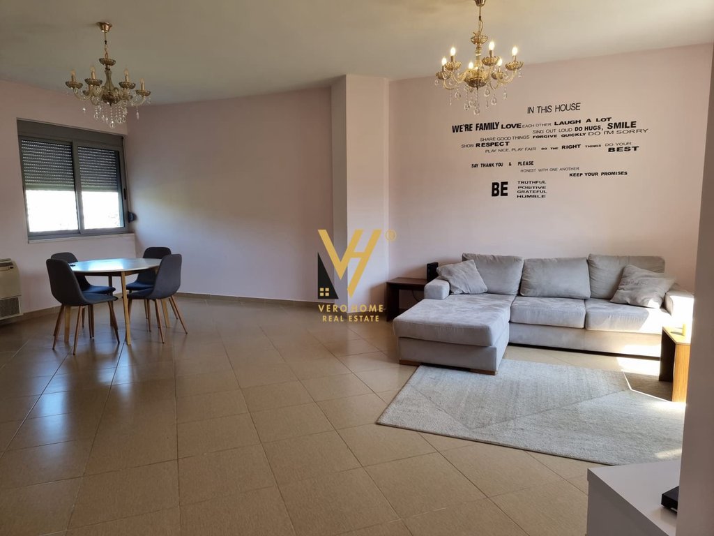 JEPET APARTAMENT 3+1+3 ME QIRA TE LIQENI I THATE 1.000 EURO