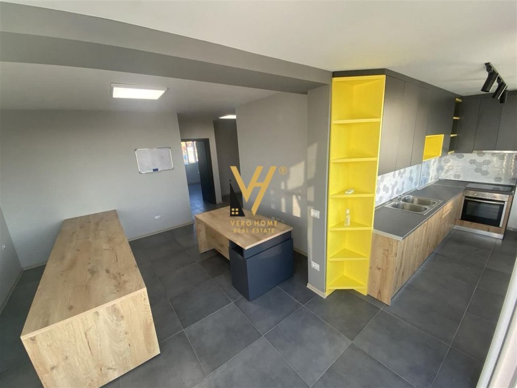JEPER ZYRE 100 M2 ME QERA TE LICEU ARTISTIK 500 EURO