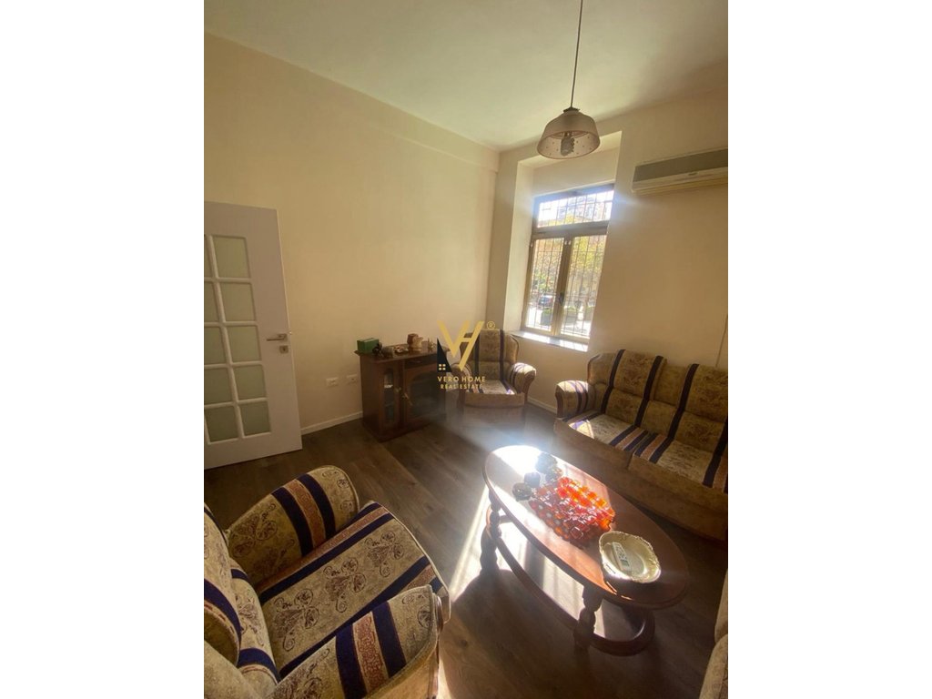 JEPET AMBIENT BIZNESI 75 M2 ME QIRA TE RRUGA E DIBRES 1.500 EURO