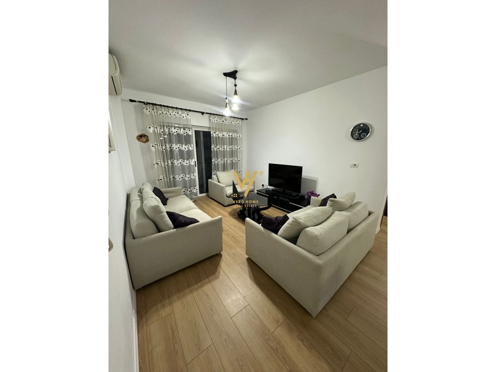 JEPET APARTAMENT 2+1 ME QIRA TE STADIUMI DINAMO 850 EURO