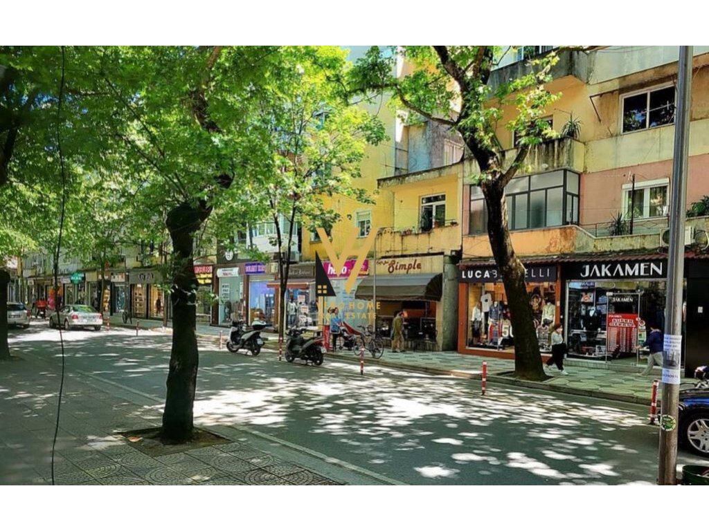 JEPET DYQAN 35 M2 ME QERA RRUGA MYSLYM SHYRI 1.000 EURO