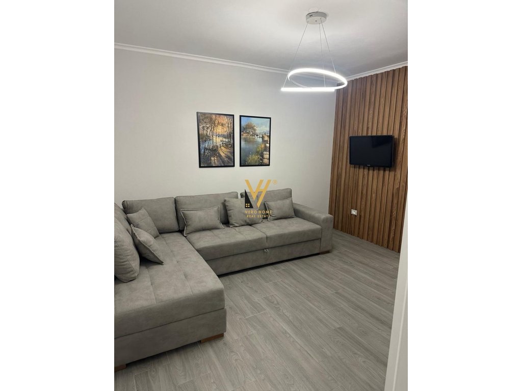 JEPET APARTAMENT 1+1 ME QERA TE SHKOLLA E KUQE 600 EURO