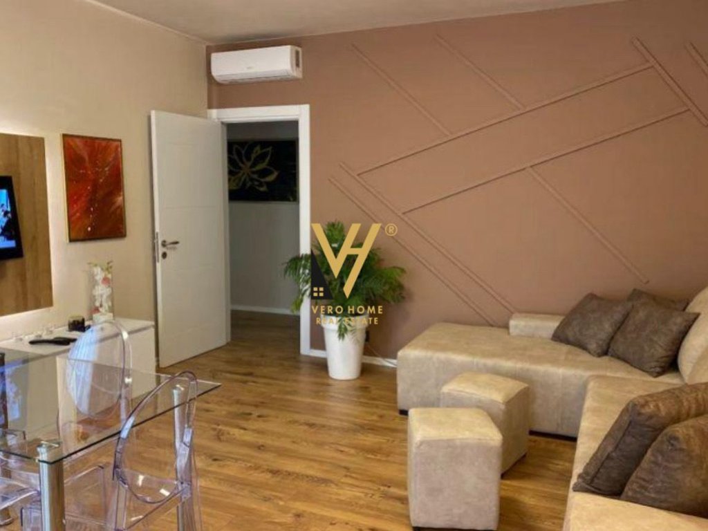 JEPET APARTAMENT 1+1 ME QERA TE STACIONI I TRENIT 80.000 LEKE