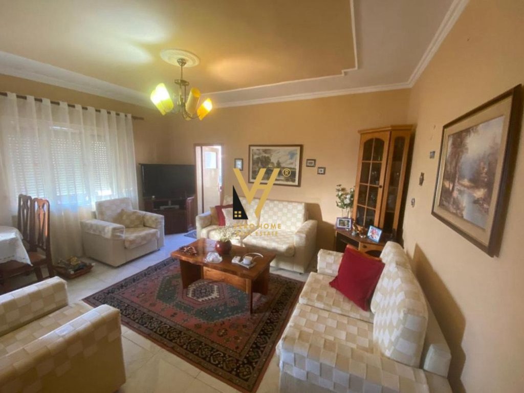 JEPET APARTAMENT 3+1 ME QIRA TE RRUGA FORTUZI 50.000 LEKE