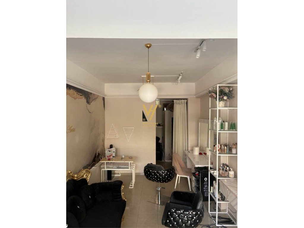 SHOP 35 M2 FOR RENT IN LAPRAKE 280 EURO