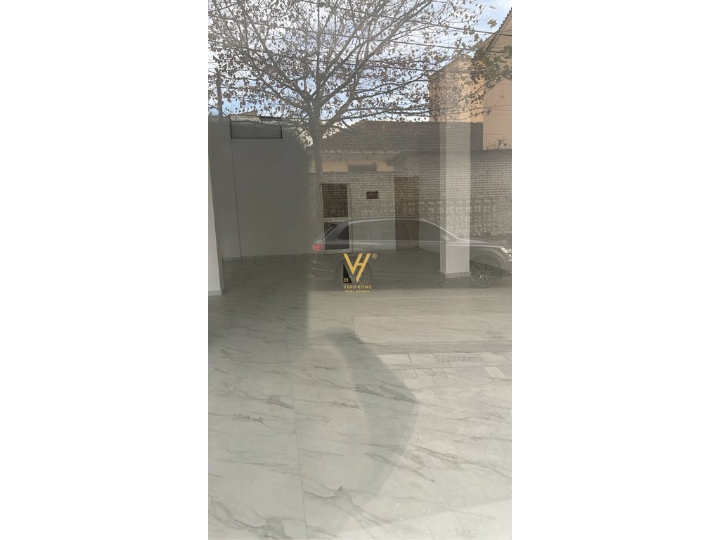 JEPET DYQAN 120 M2 ME QERA TE ALI DEMI 1.700 EURO