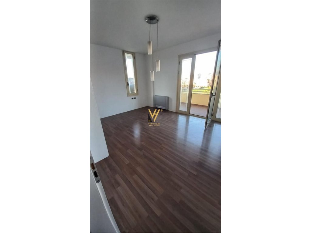 SHITET APARTAMENT 3+1+2+BLK TE LIQENI ARTIFICIAL 345.000 EURO