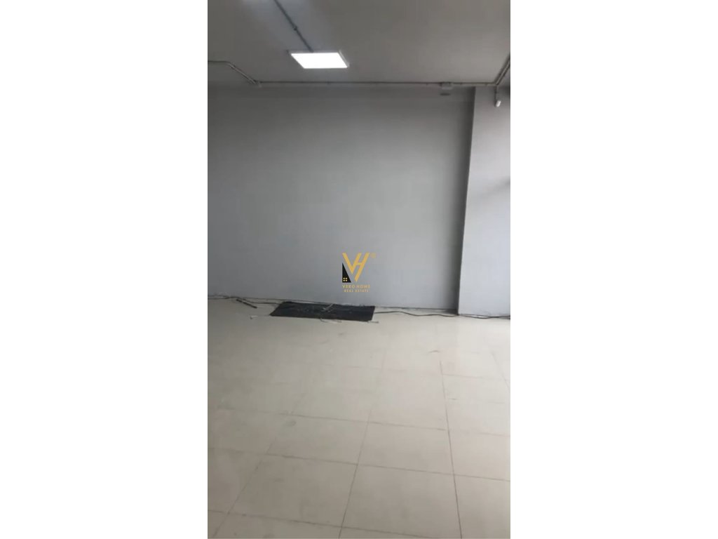 Office 103 m2 for rent in Astir 100,000 lek