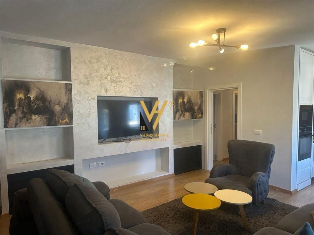 JEPET APARTAMENT 3+1+BLK ME QIRA TE RRUGA E DURRESIT 800 EURO