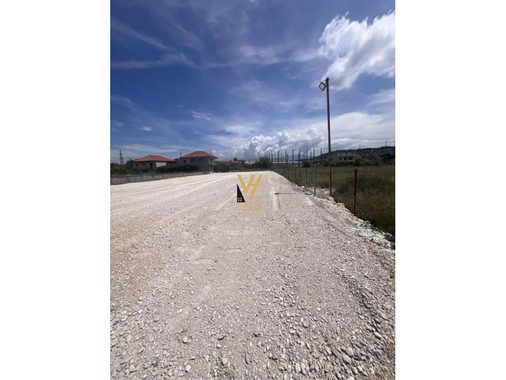 JEPET TOKE 2.500 M2 ME QERA NE VORE 1.500 EURO