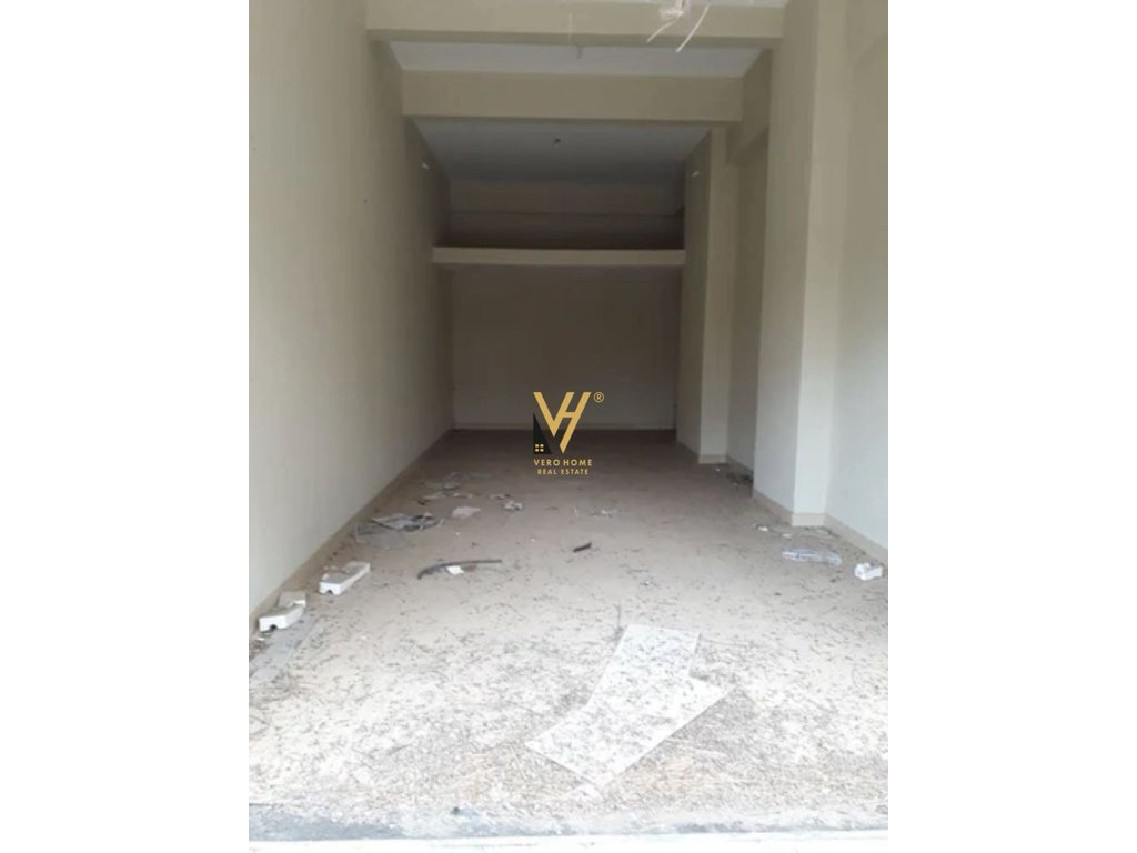 JEPET DYQAN 72 M2 ME QIRA TE RRUGA BARDHYL 150.000 LEKE