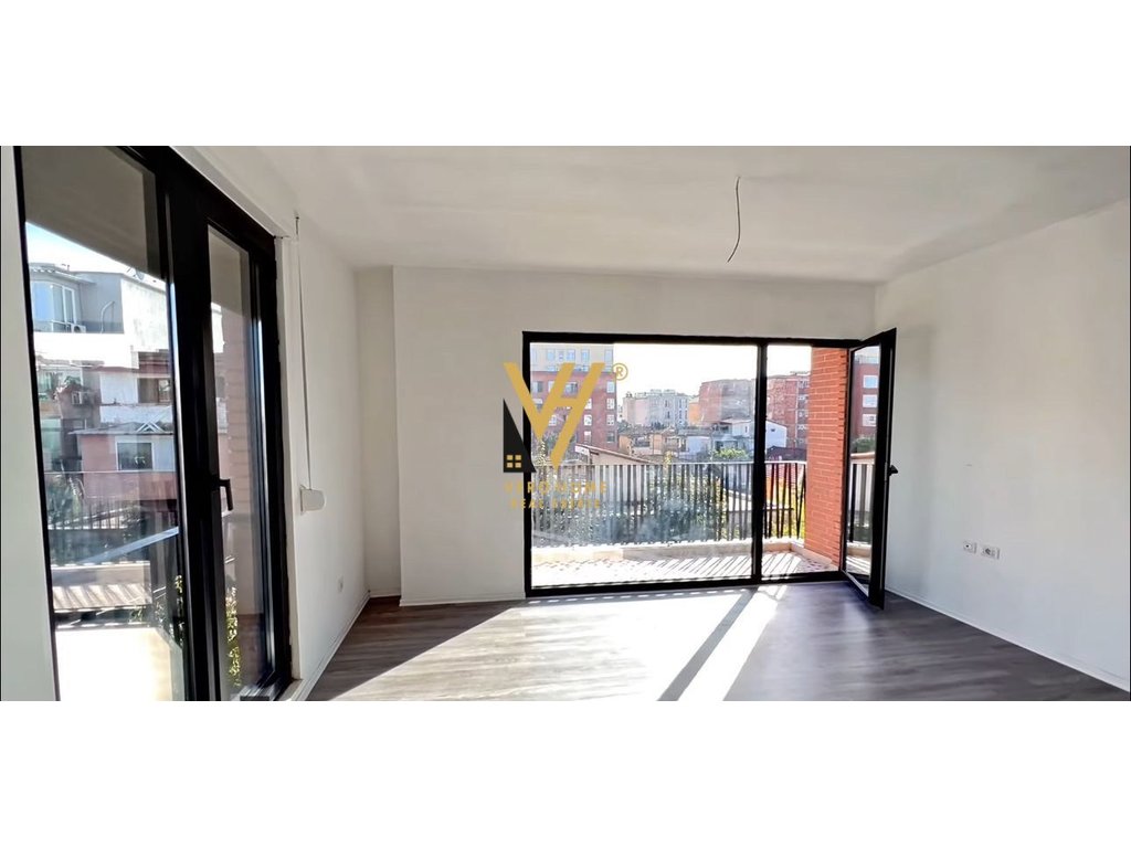 SHITET APARTAMENT 1+1+ BLK, TEK SHKOLLA E KUQE,200.000 EURO