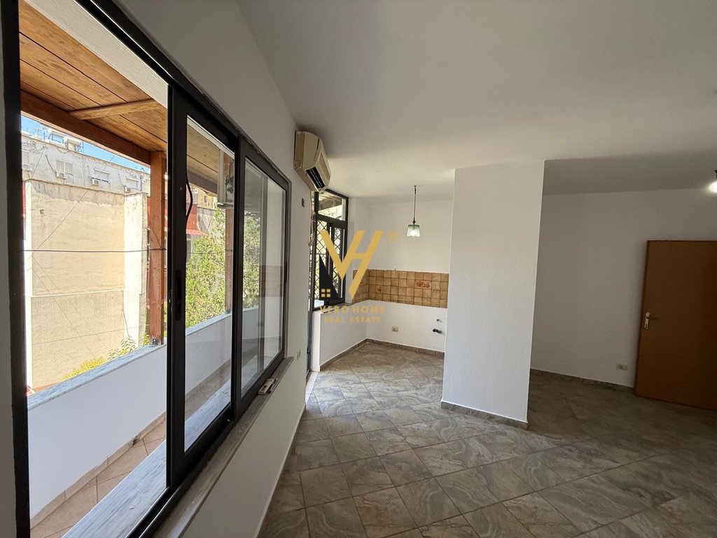 SHITET GAZONIERE 45 M2,PAZARI I RI, 110.000 EURO