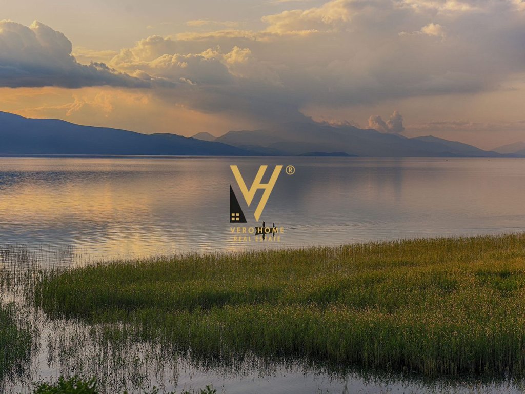 SHITET TOKË 400.000 M2 BUZË LIQENIT, POGRADEC,1.600.000 EURO