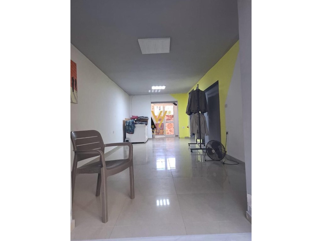 JEPET DYQAN 55 M2 ME QERA TE SHKOLLA E BALETIT 60.000 LEKE