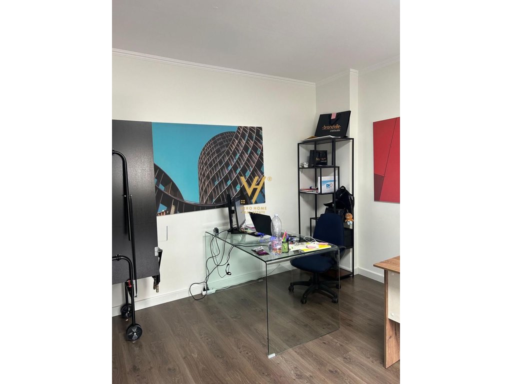 JEPET ZYRË 3+1+2 ME QIRA BLLOK 1.100 EURO