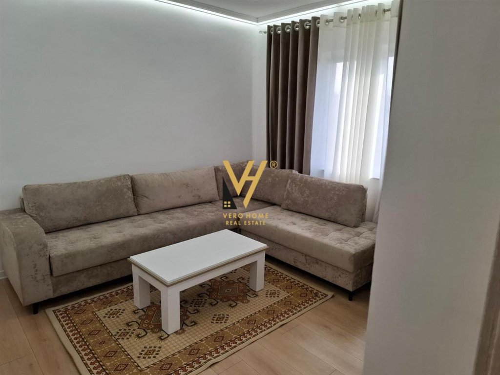 JEPET APARTAMENT 1+1+BLK ME QIRA TE DISPANCERIA, PRANE STACIONIT TE TRENIT 550 EURO