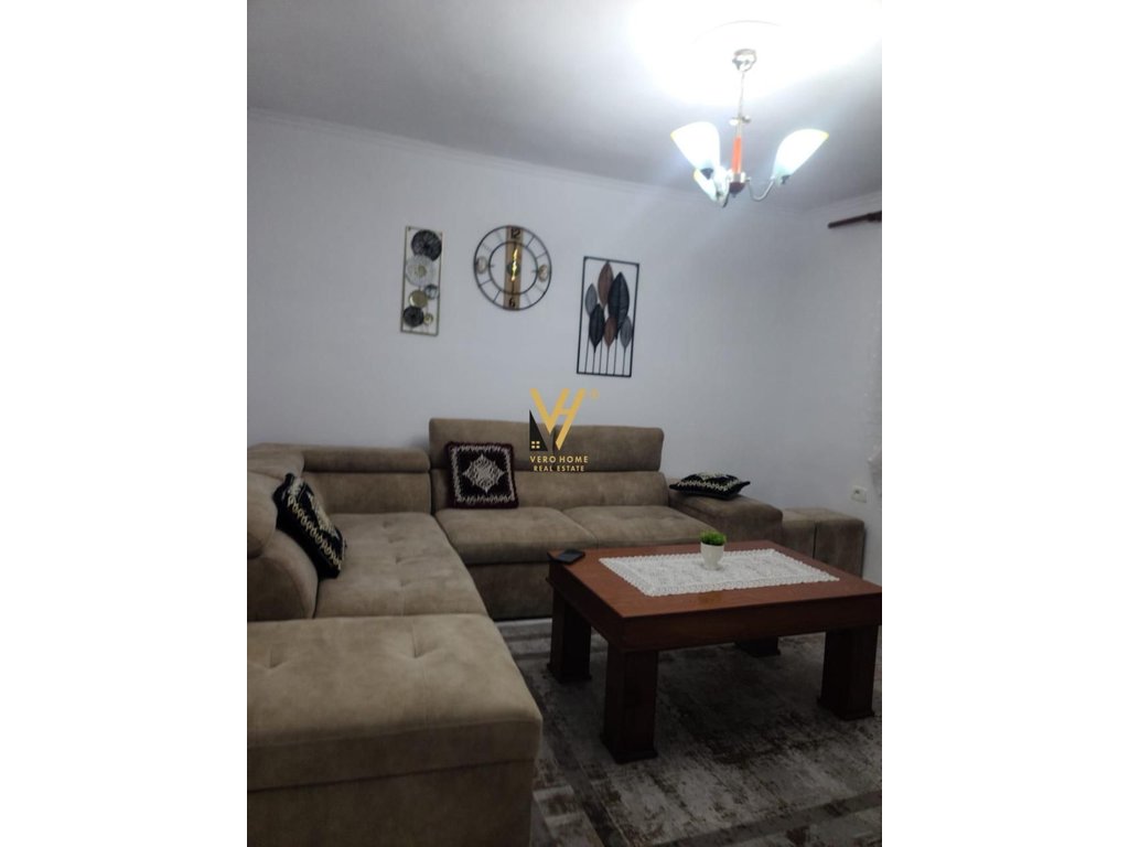 JEPET APARTAMENT 2+1+BLK ME QIRA TE MOZAIKU, 21 DHJETORI 600 EURO