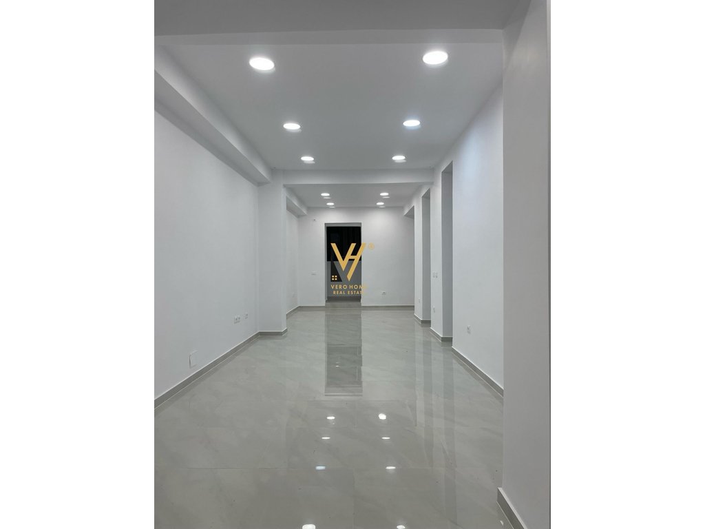 JEPET AMBIENT 65 M2 ME QERA TE RRUGA E KAVAJES 1.700 EURO