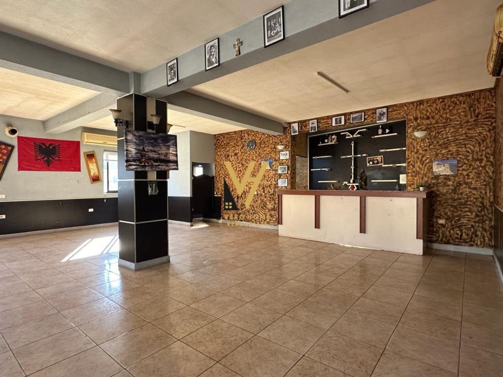 JEPET AMBIENT BIZNESI 220M2 ME QERA NE LAPRAKE 700 EURO