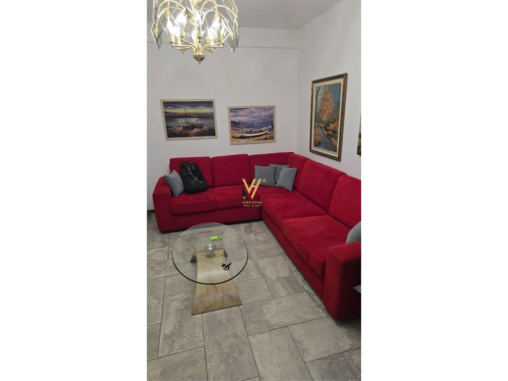JEPET APARTAMENT 2+1 ME QERA TE MEDRESEJA 55.000 LEKE