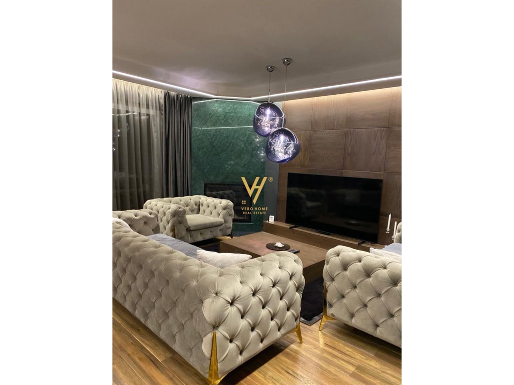 JEPET APARTAMENT LUKSOZ 3+1+2+BLK ME QIRA TE KOMUNA E PARISIT 2.500 EURO