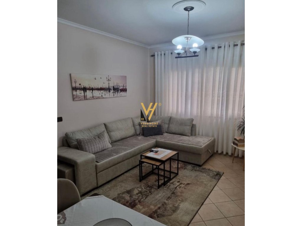 JEPET APARTAMENT 1+2+BLK ME QIRA TE RR. PETRO NINI LUARASI 60.000 LEKE