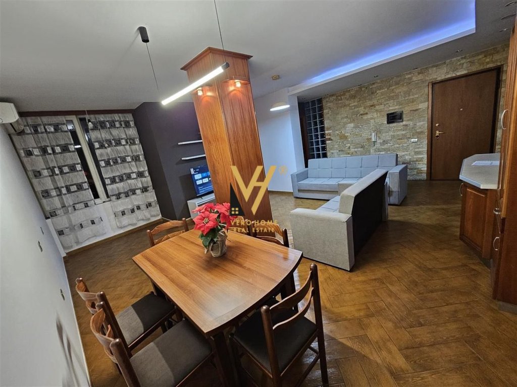 JEPET APARTAMENT 3+1+BLK ME QERA NE LAPRAKE 80.000 LEKE