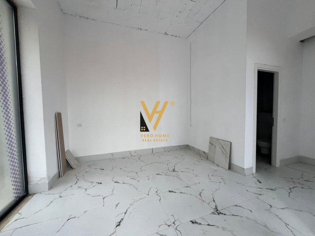 JEPET DYQAN 27 M2 ME QIRA TE RRUGA E DURRESIT 600 EURO