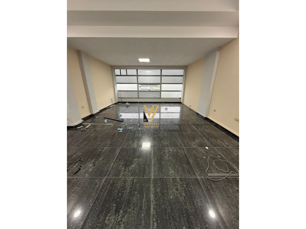 JEPET AMBIENT BIZNESI 75 M2 ME QERA NE ASTIR 60.000 LEKE