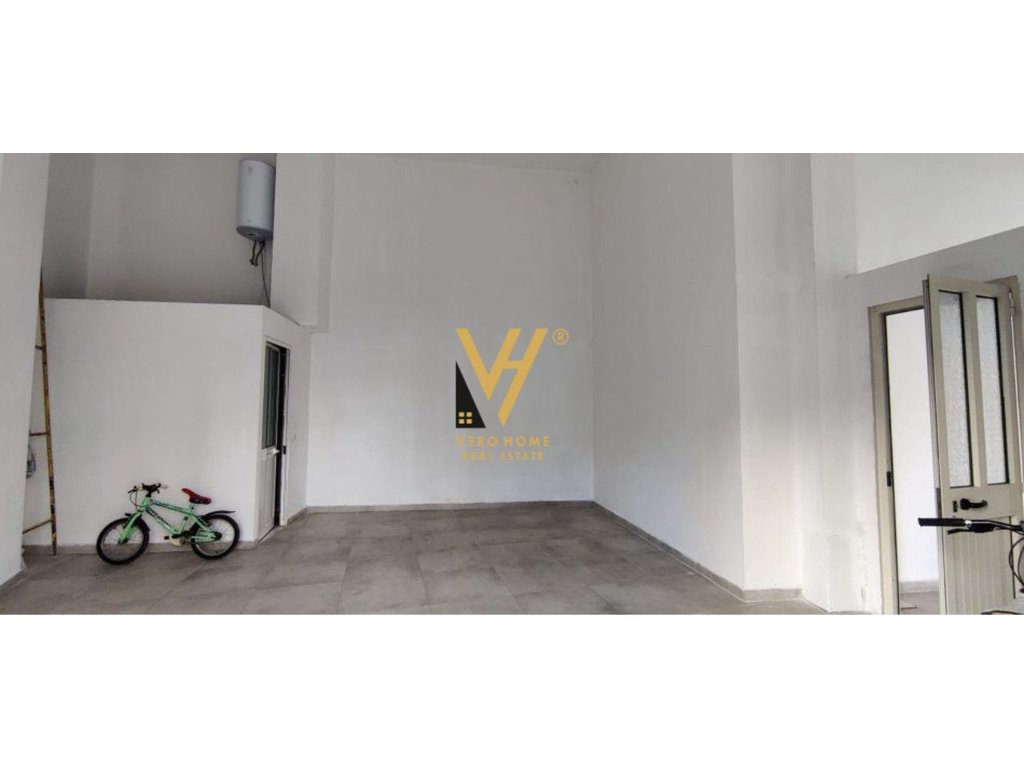 JEPET DYQAN 55 M2 ME QIRA TE BARRIKADA 600 EURO