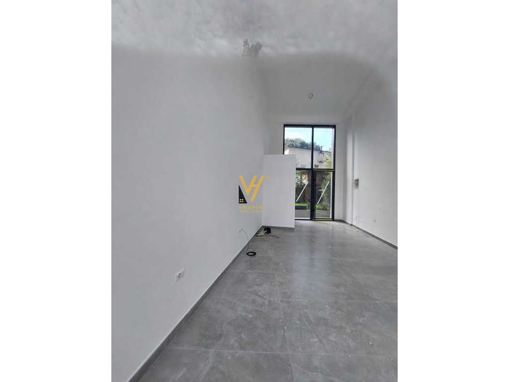 JEPET DYQAN 28 M2 ME QERA TE RRUGA E DIBRES 60.000 LEKE
