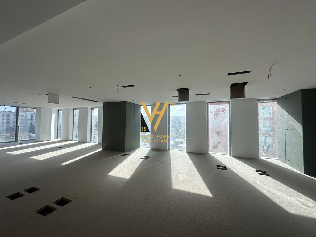 JEPET ZYRE 1.540 M2 ME QERA TE RRUGA E ELBASANIT 46.200 EURO
