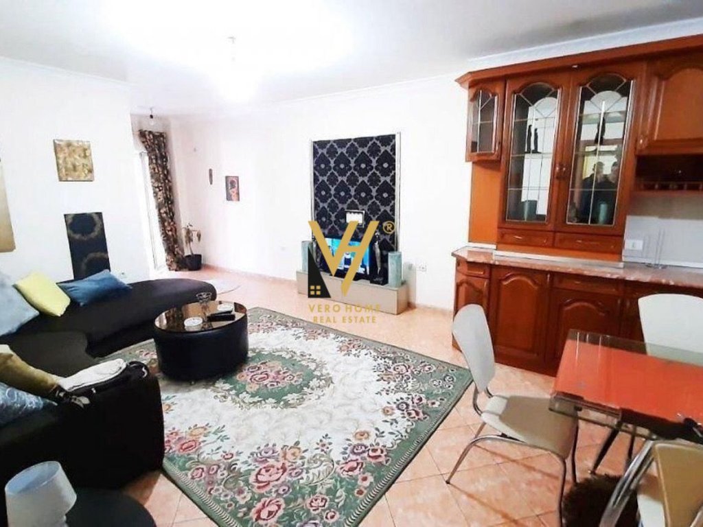 JEPET APARTAMENT 2+1+2+BLK ME QERA TEK ZOGU I ZI 700 EURO