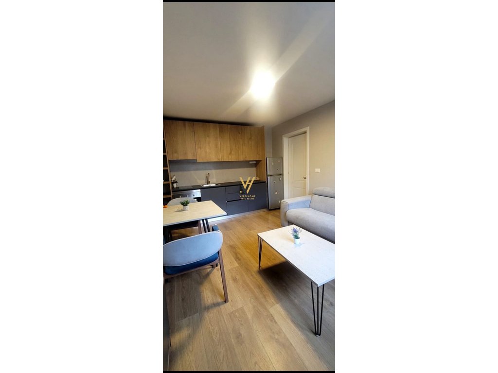 JEPET APARTAMENT 2+1 ME QIRA TE 21 DHJETORI 950 EURO