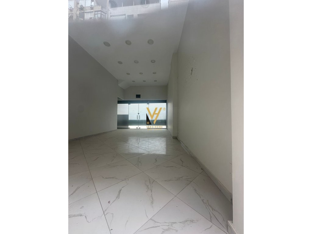 JEPET AMBIENT BIZNESI 60 M2 ME QERA TE NISHARAKU 900 EURO