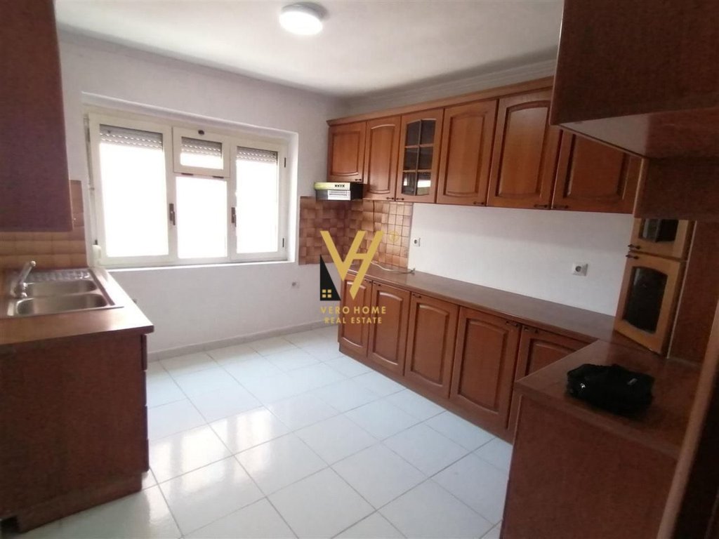 JEPET APARTAMENT 2+1+BLK ME QIRA TE RRUGA E KAVAJES 500 EURO