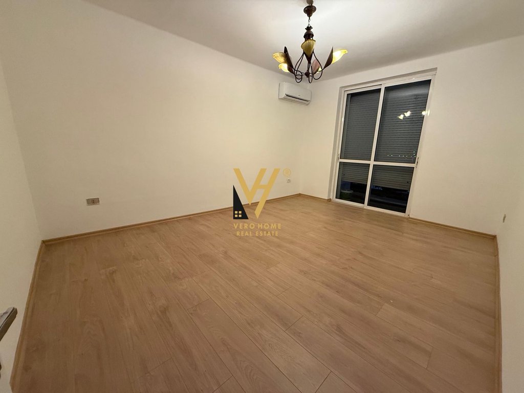 JEPET ZYRE 60 M2 ME QIRA TE ISH BLLOKU 800 EURO