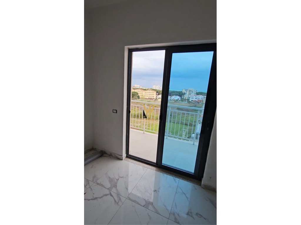JEPET APARTAMENT 2+1 ME QERA VJETORE NE MALIN E ROBIT 6.000 EURO