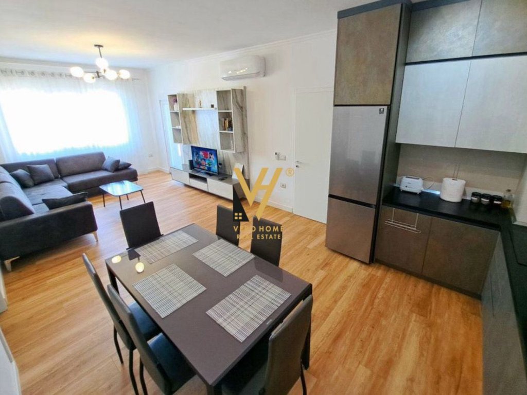 JEPET APARTAMENT 2+1+2+BLK ME QERA TE PAZARI I RI 1.250 EURO