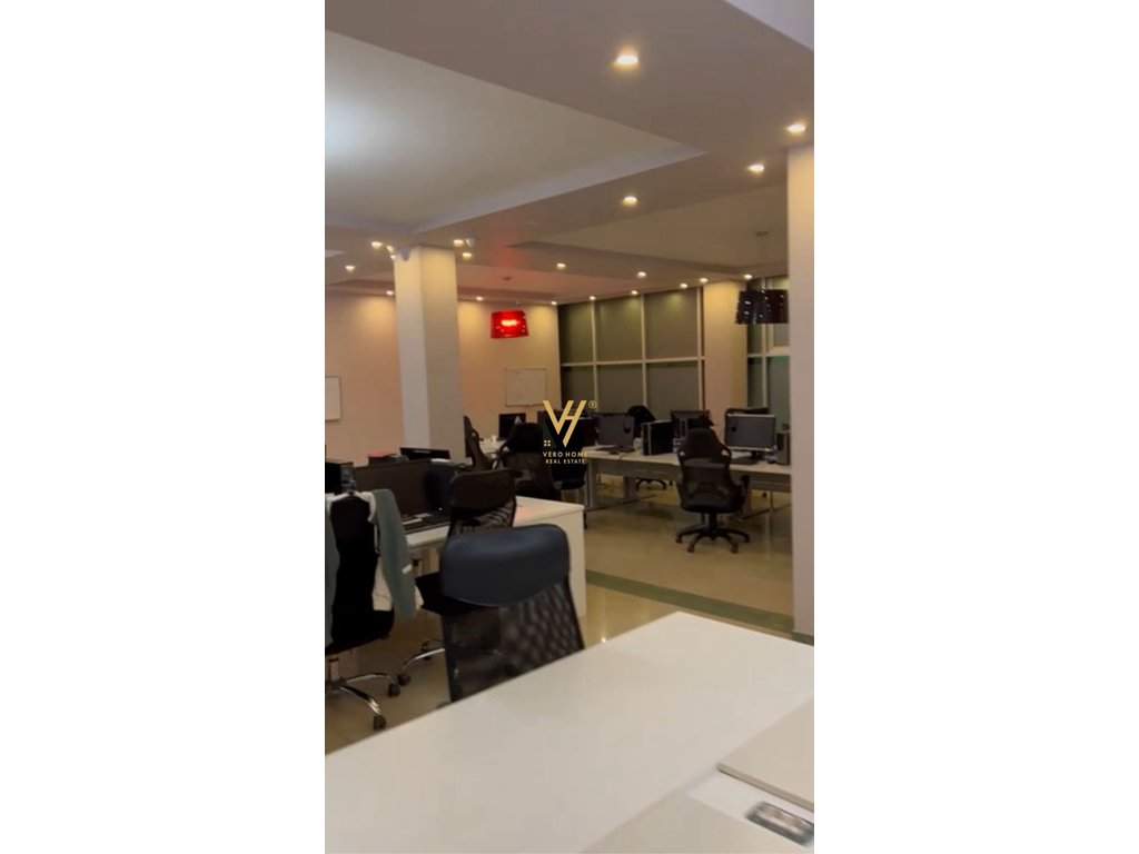 JEPET ZYRE 320 M2 ME QIRA TE ISH FUSHA E AVIACIONIT 2.120 EURO