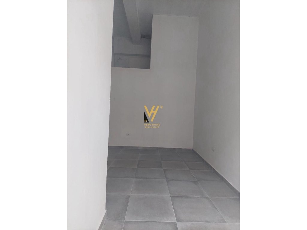 JEPET DYQAN 54 M2 ME QERA TE MINE PEZA 800 EURO