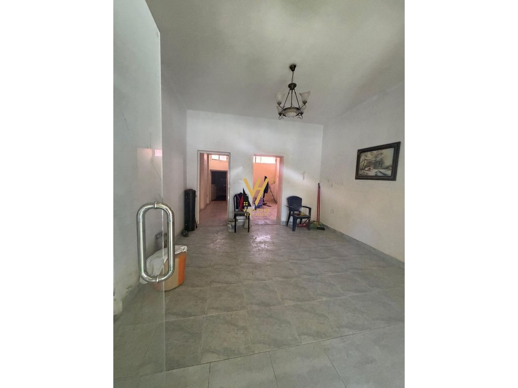 OBCHOD 65 M2 K PRONÁJMU U BYVALÉ RESTAURACE DURRES 65 000 LEK