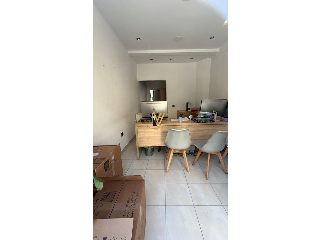 OBCHOD 30 M2 K PRONÁJMU NA ULICE DURRESI 65 000 LEKE