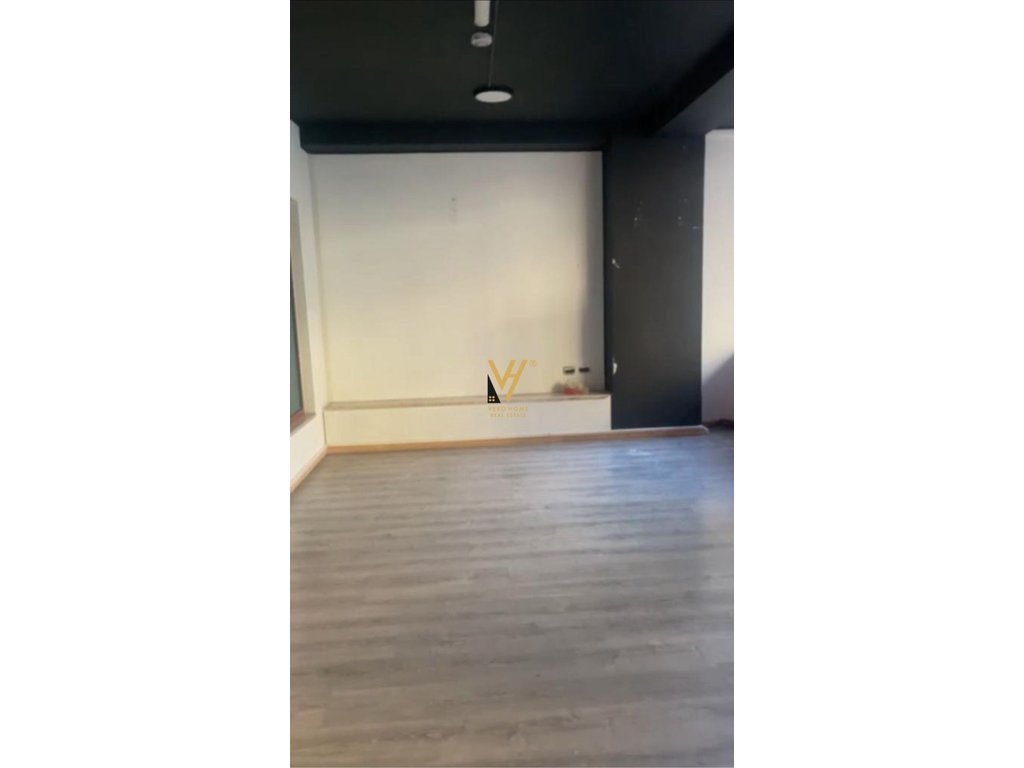 BUSINESS SPACE 115 M2 FOR RENT IN LSI, BLOCK 1,500 EURO