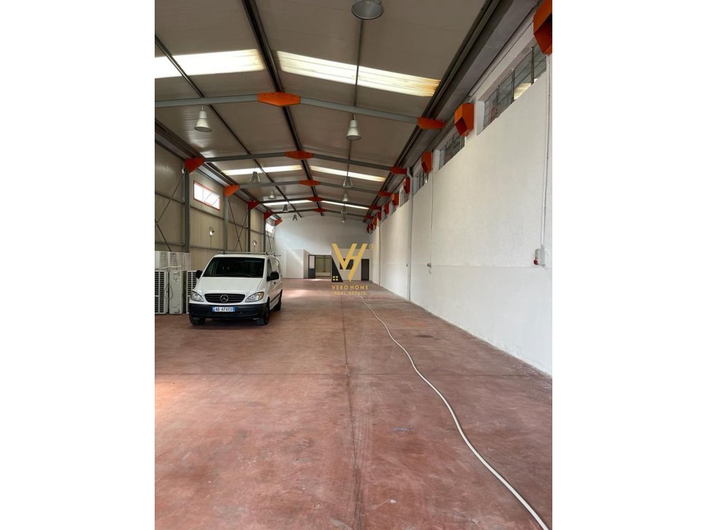 PRODEJ SKLADU 500 M2 ULICE SEMANIT, FIER 30 000 000 LEKE