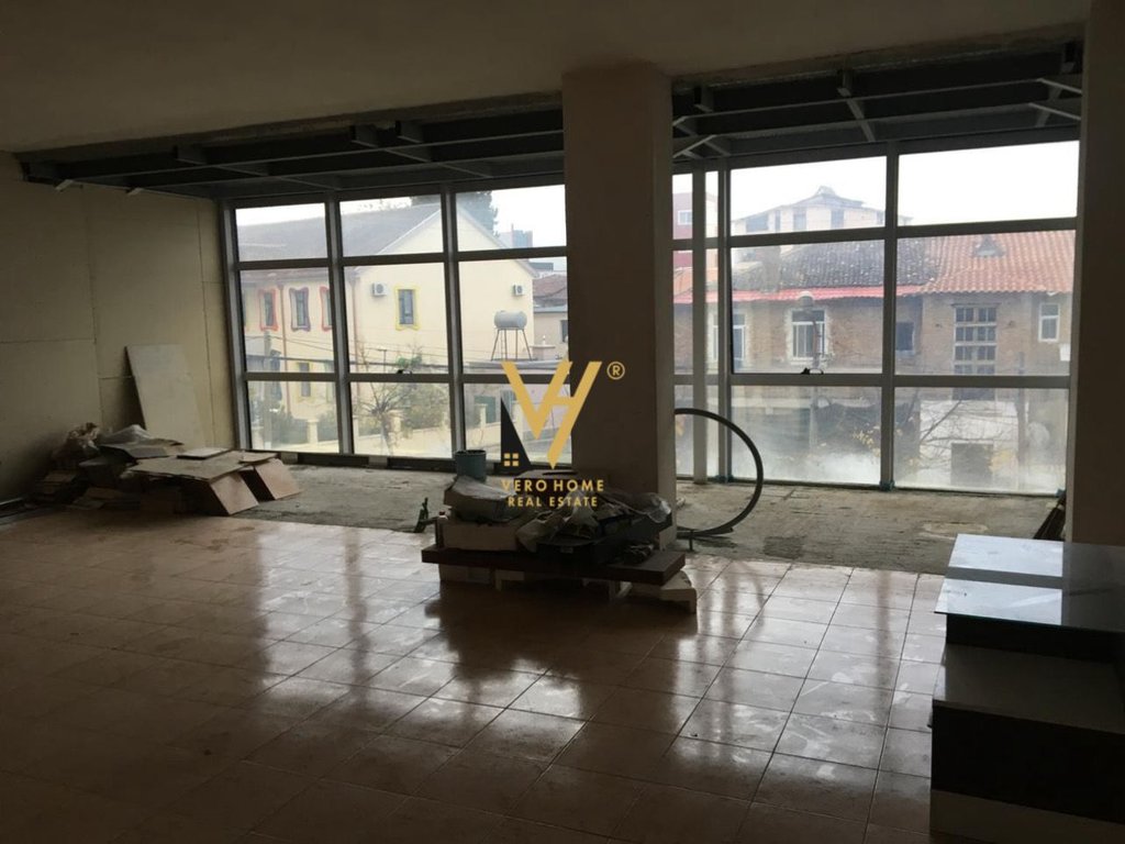 BUSINESS PREMISES 255 M2 FOR RENT IN KINOSTUDIO 200,000 LEKE