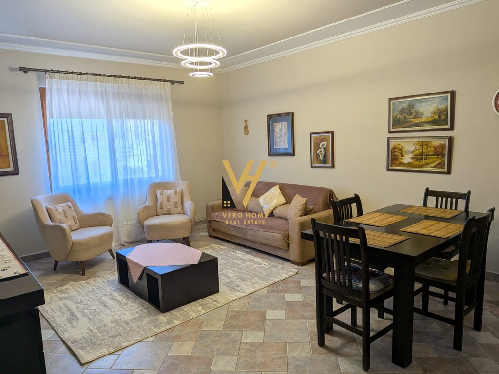 1+1+balcony apartment for rent on Elbasan Street 60,000 lek