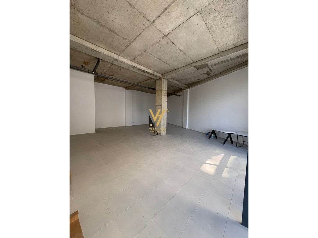 BUSINESS PREMISES 170 M2 FOR RENT AT LIQENI I THATE 200,000 LEKE
